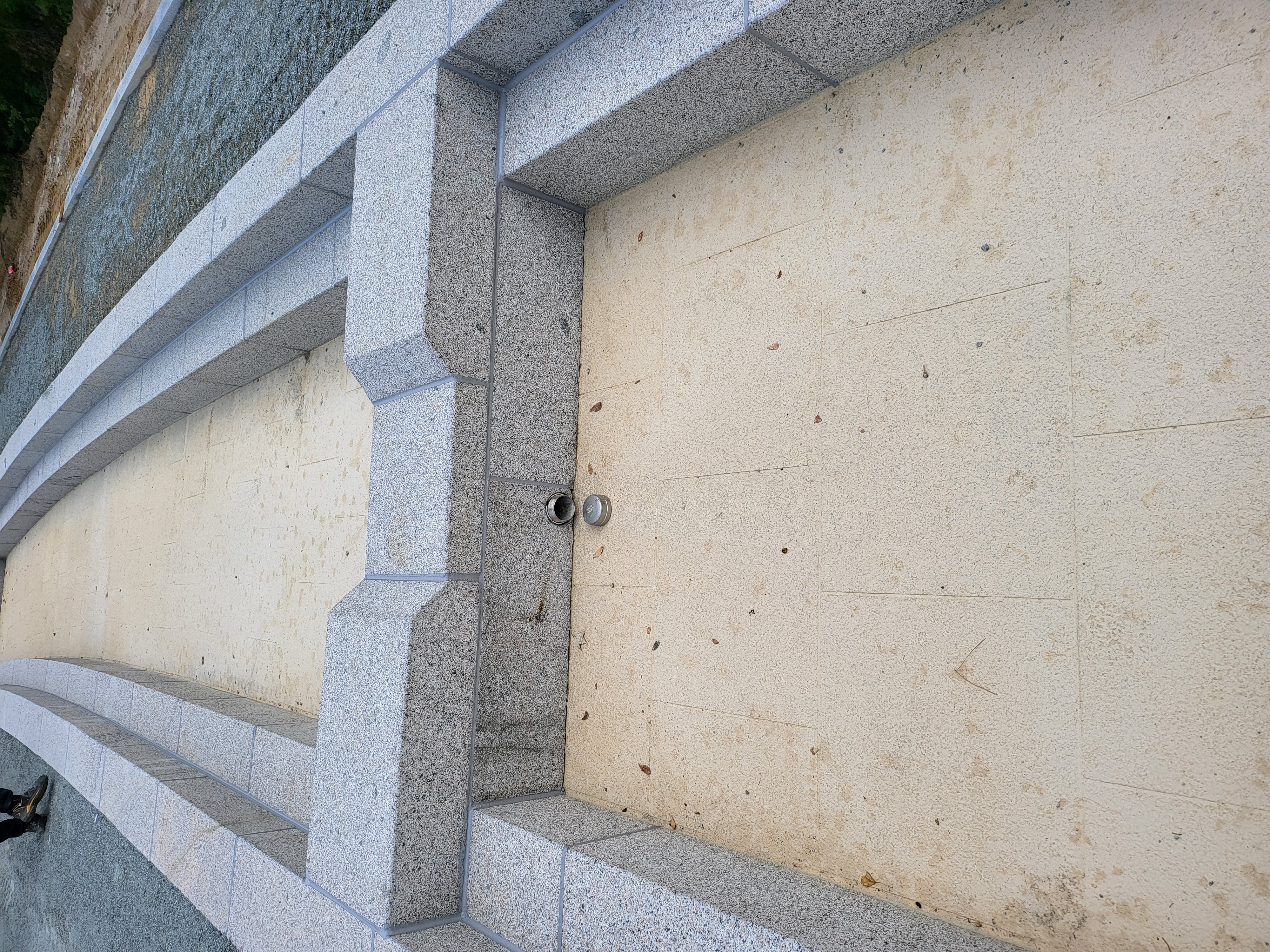 호수조성 석제작업 사례